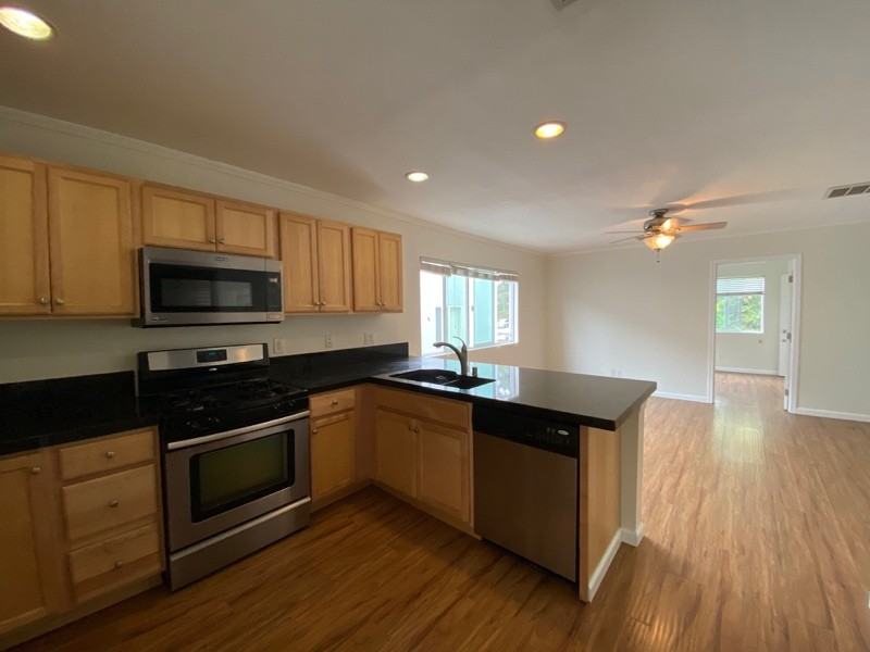 5540 Franklin Ave - Photo 5 of 16