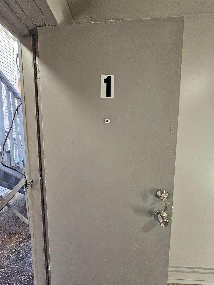 709 Adriatic Ave - Photo 3 of 14