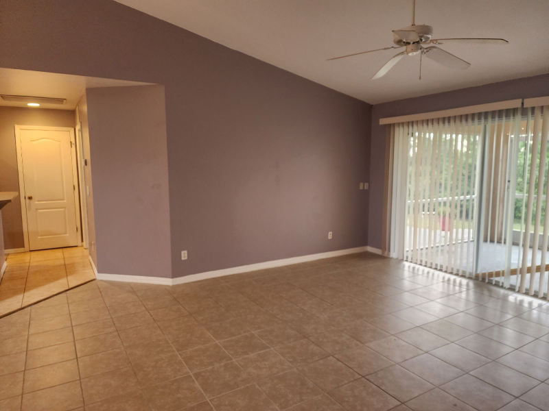 1004 Columbus Blvd S - Photo 3 of 10