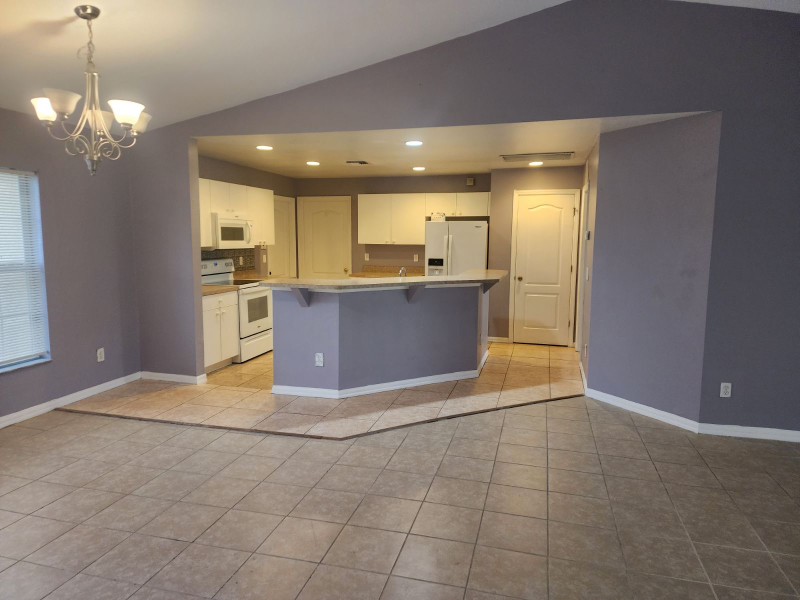 1004 Columbus Blvd S - Photo 5 of 10