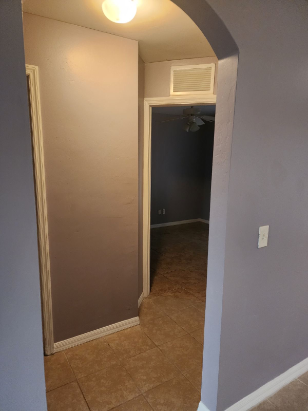 1004 Columbus Blvd S - Photo 6 of 10