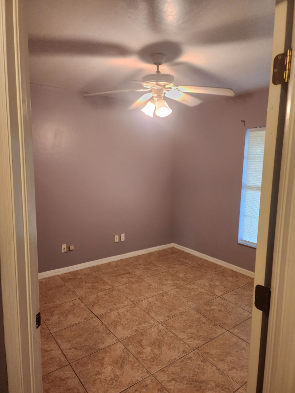 1004 Columbus Blvd S - Photo 7 of 10