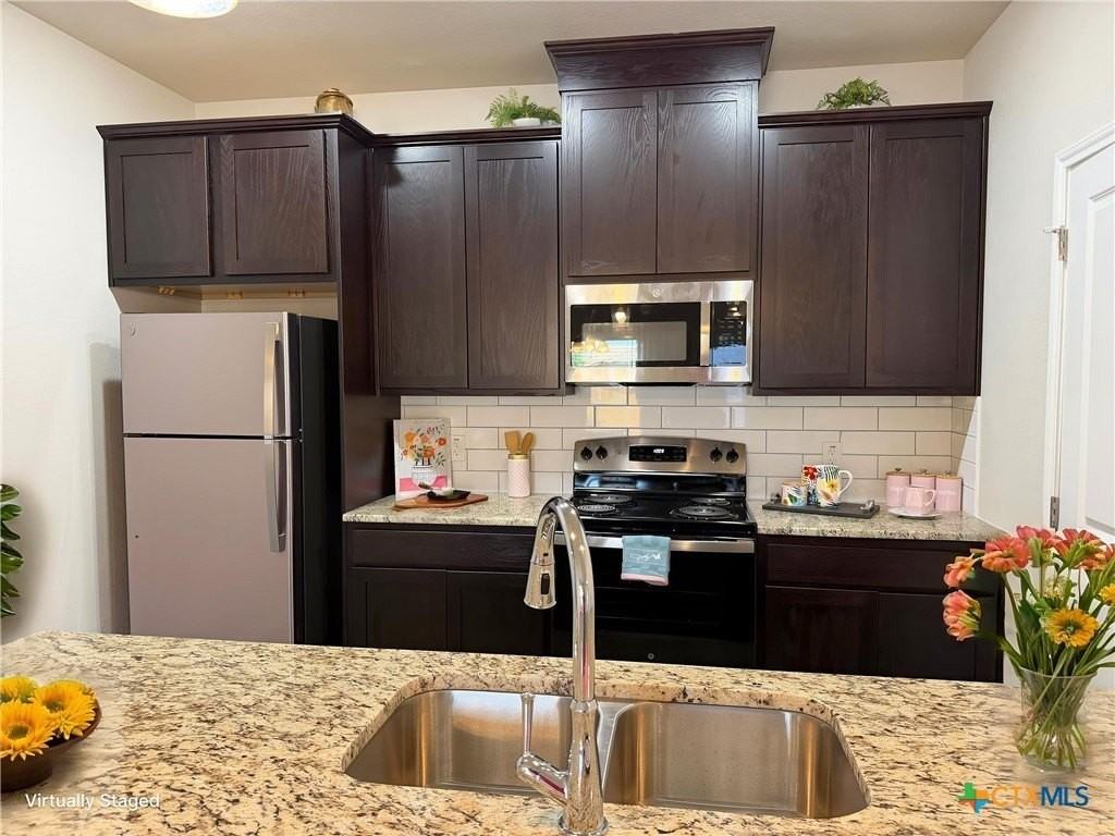 414 W Avenue C - Photo 7 of 23