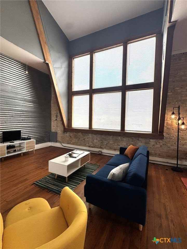 103 W Walnut St Unit A - Photo 3 of 16