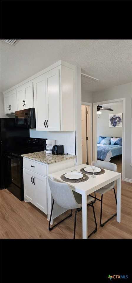 1701 Sycamore St - Photo 5 of 11