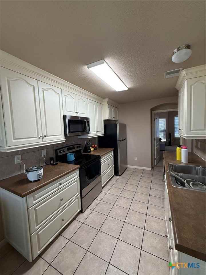 1648 Sunfire Cir - Photo 4 of 15