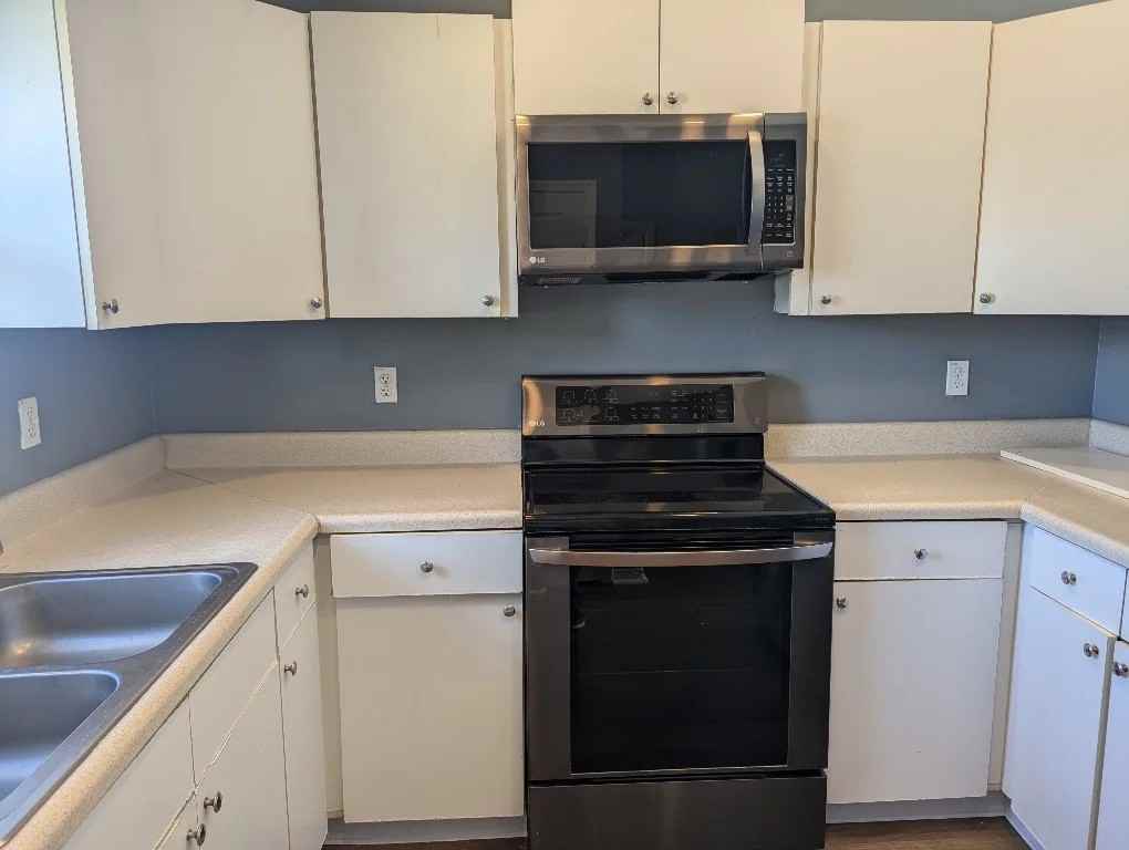 2405 Mansfield Ave S - Photo 4 of 12