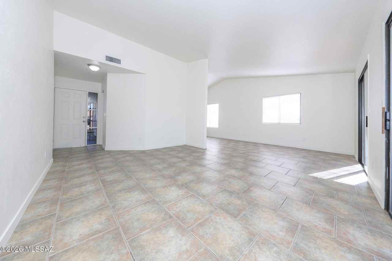 10140 E Karen Pl - Photo 4 of 29