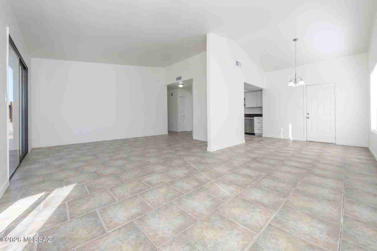 10140 E Karen Pl - Photo 5 of 29