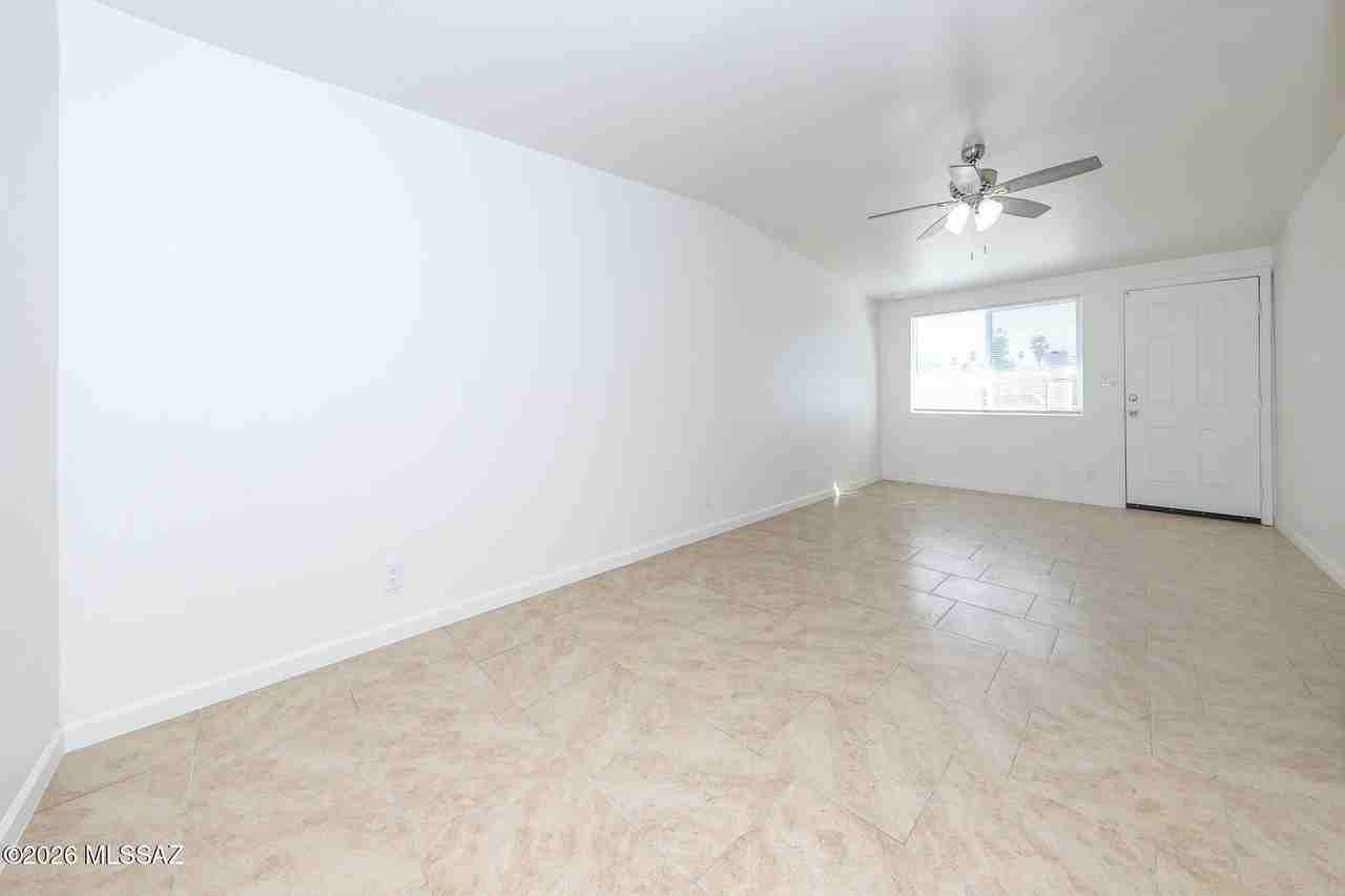 2012 S Beverly Ave - Photo 4 of 23