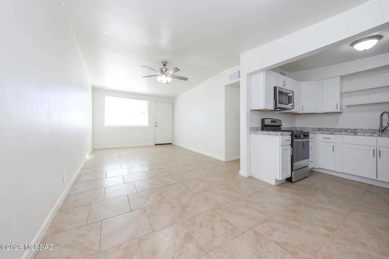 2012 S Beverly Ave - Photo 5 of 23