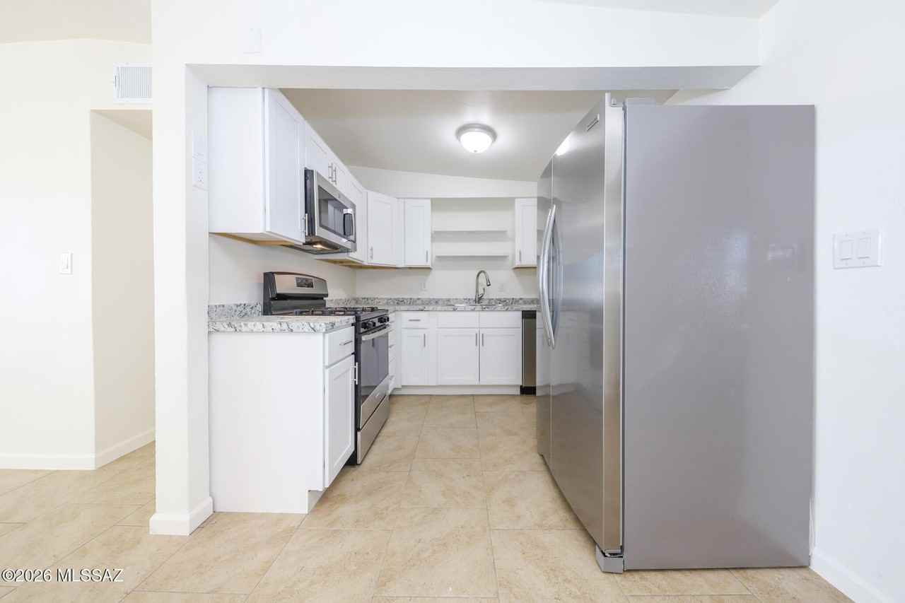 2012 S Beverly Ave - Photo 7 of 23