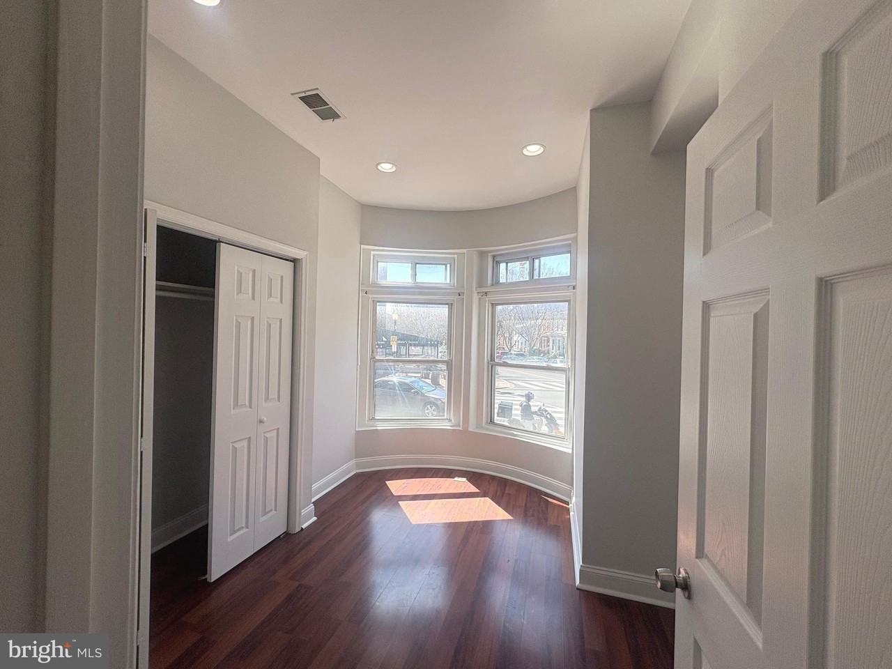 543 Florida Ave Nw Apt 2 - Photo 2 of 11