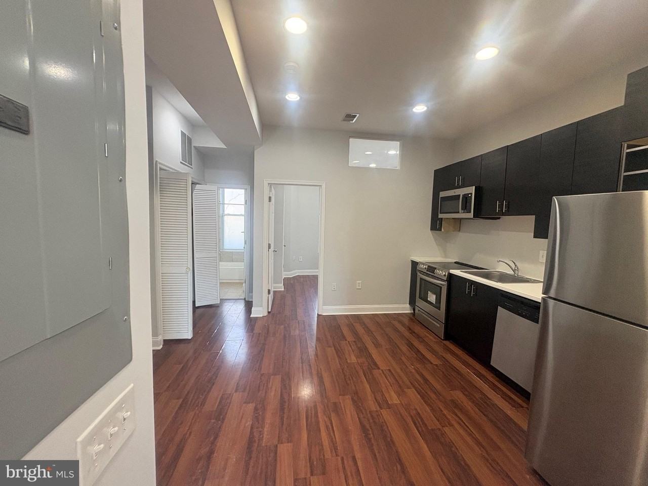 543 Florida Ave Nw Apt 2 - Photo 4 of 11