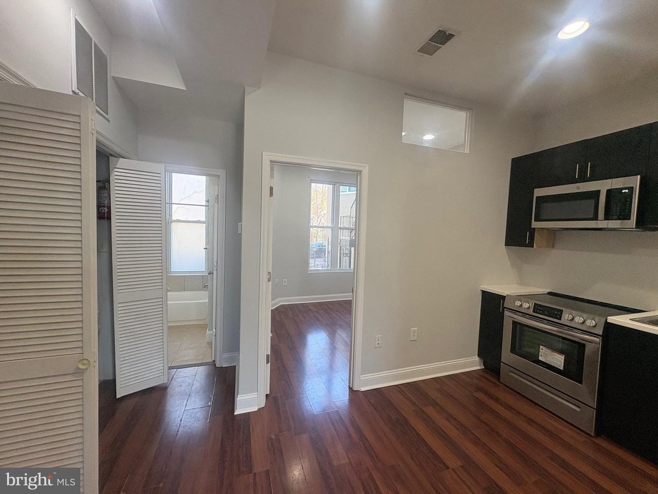 543 Florida Ave Nw Apt 2 - Photo 5 of 11