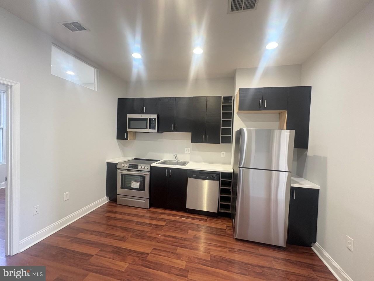 543 Florida Ave Nw Apt 2 - Photo 6 of 11