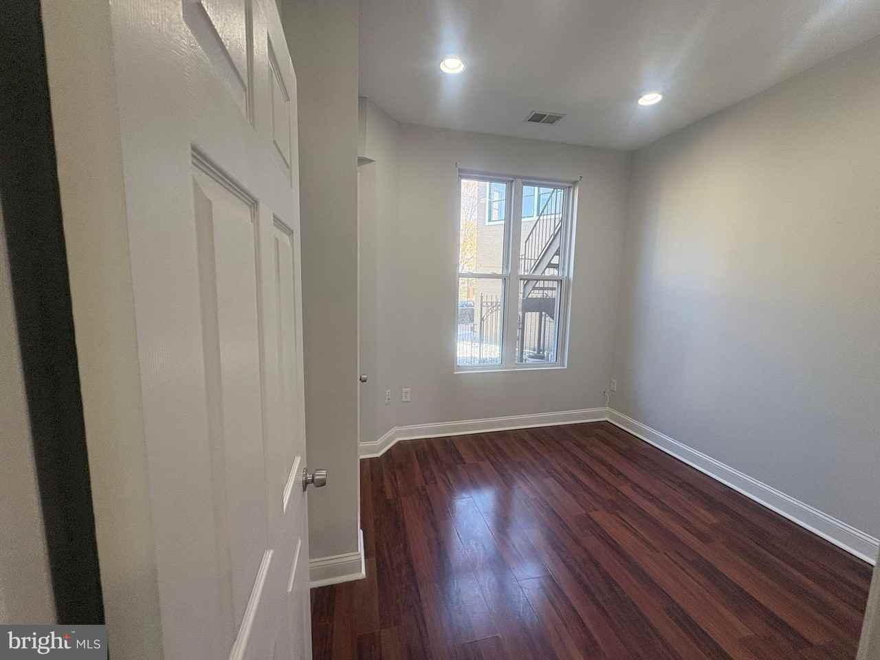 543 Florida Ave Nw Apt 2 - Photo 7 of 11