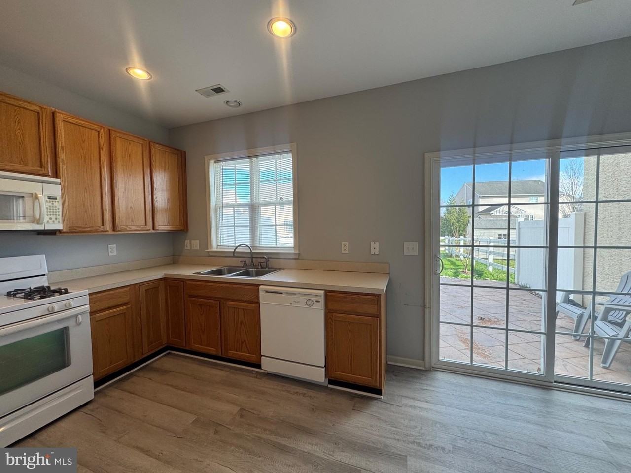 128 Springfield Cir - Photo 7 of 25