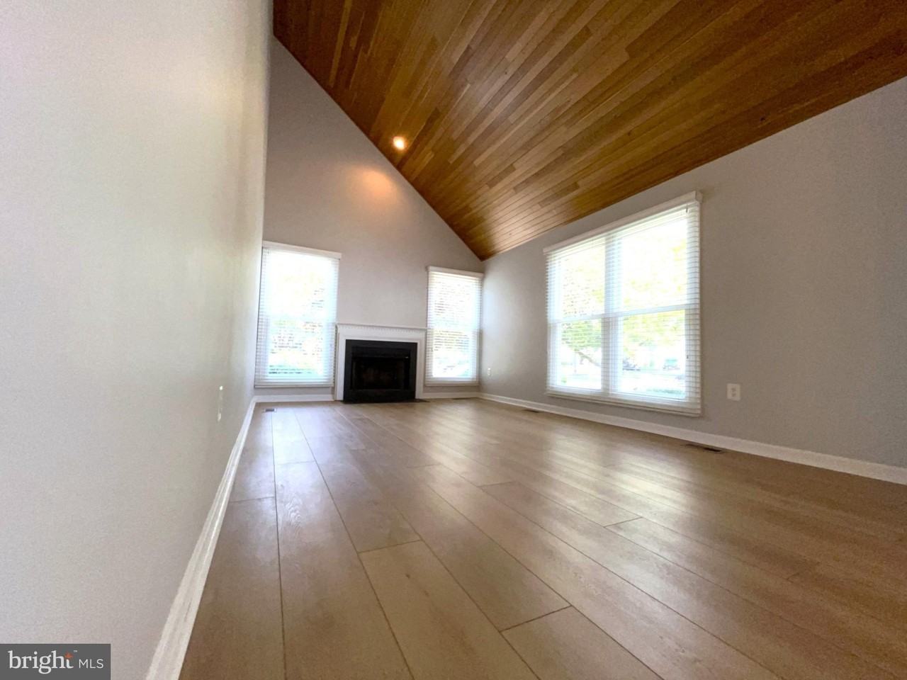 2915 Winters Chase Way - Photo 4 of 50