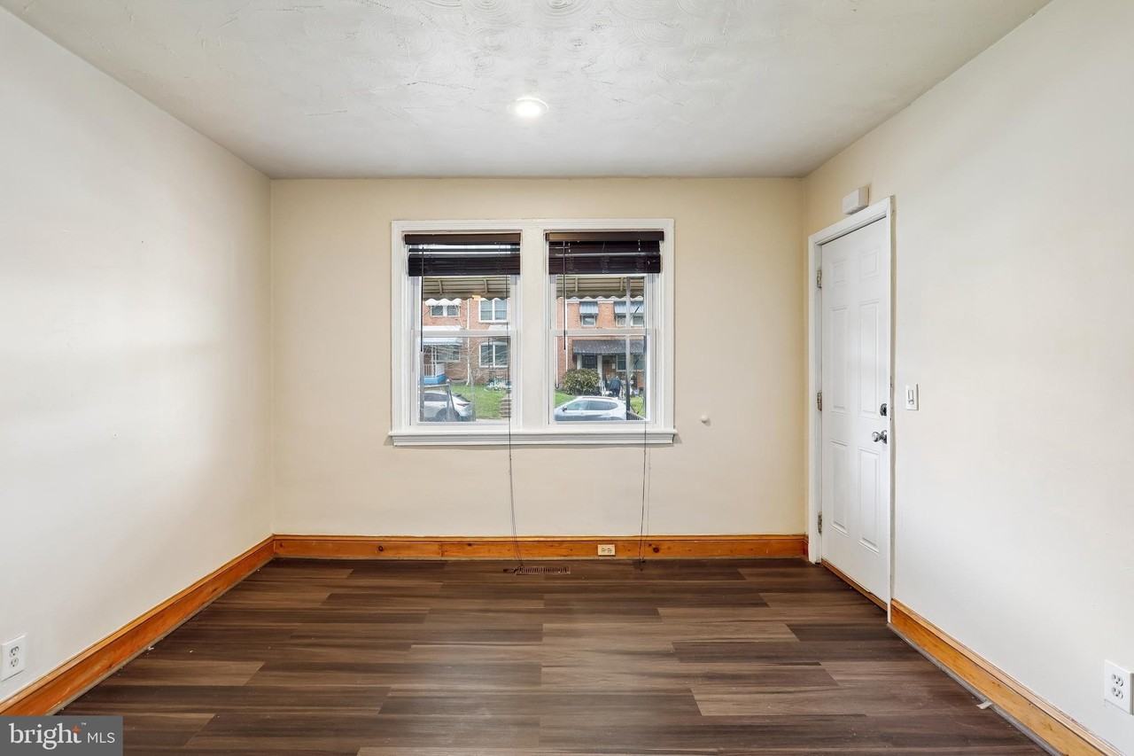 147 Denison St - Photo 4 of 21