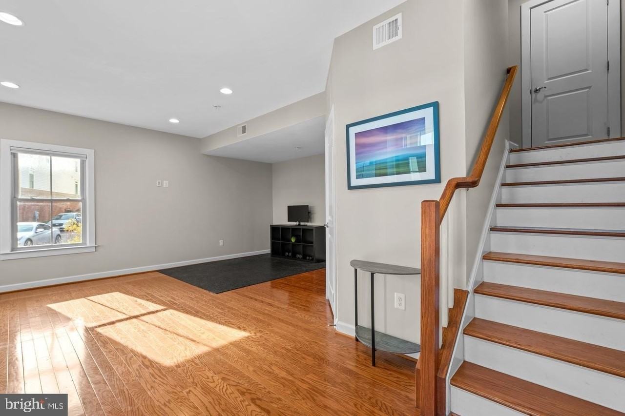 9134 Kenway Ln - Photo 5 of 37