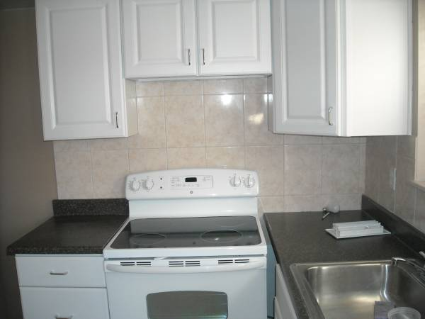 100 Furness Pl - Photo 4 of 8