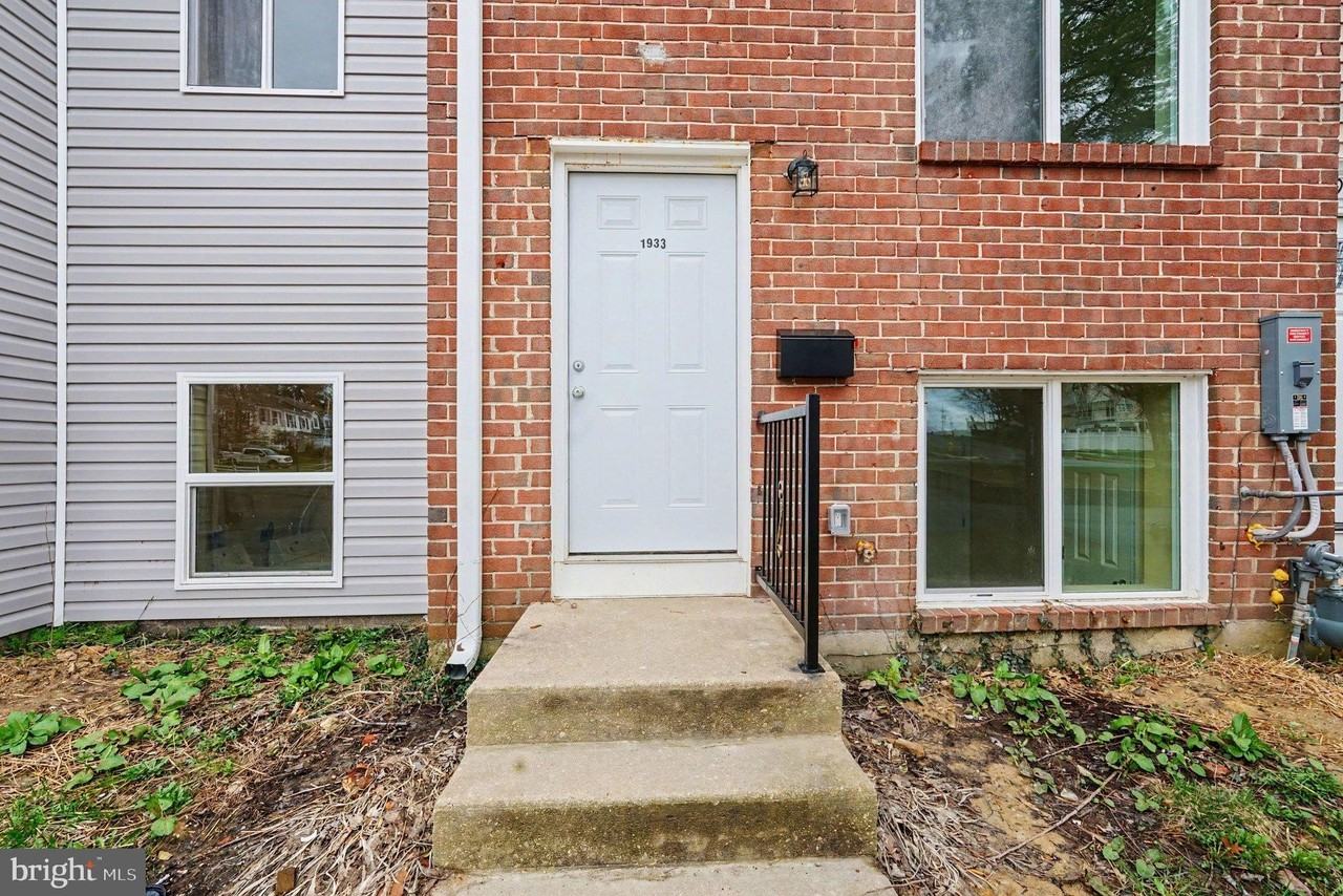 1933 Brookside Dr - Photo 3 of 34