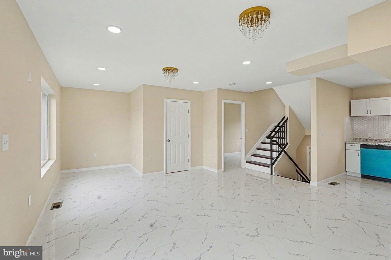 1933 Brookside Dr - Photo 4 of 34