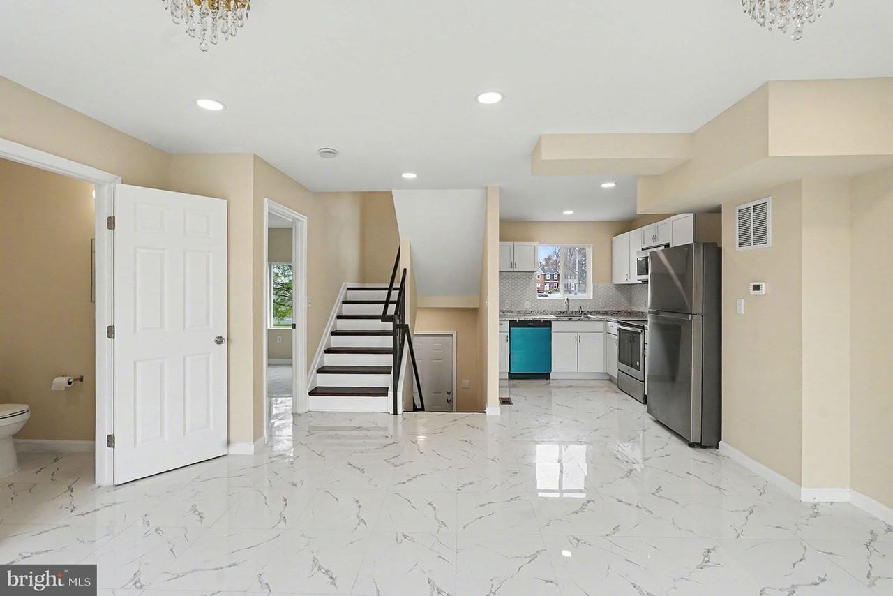 1933 Brookside Dr - Photo 6 of 34