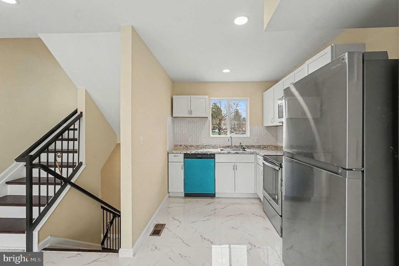 1933 Brookside Dr - Photo 7 of 34