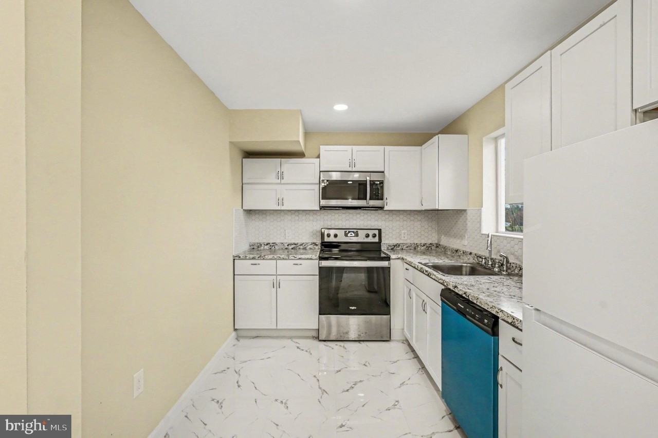 1935 Brookside Dr - Photo 6 of 33