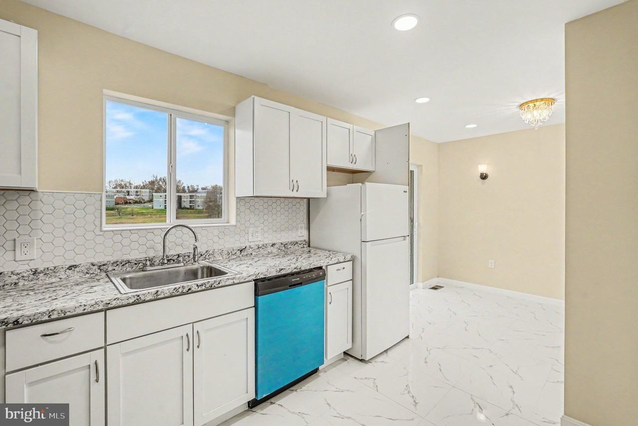 1935 Brookside Dr - Photo 7 of 33