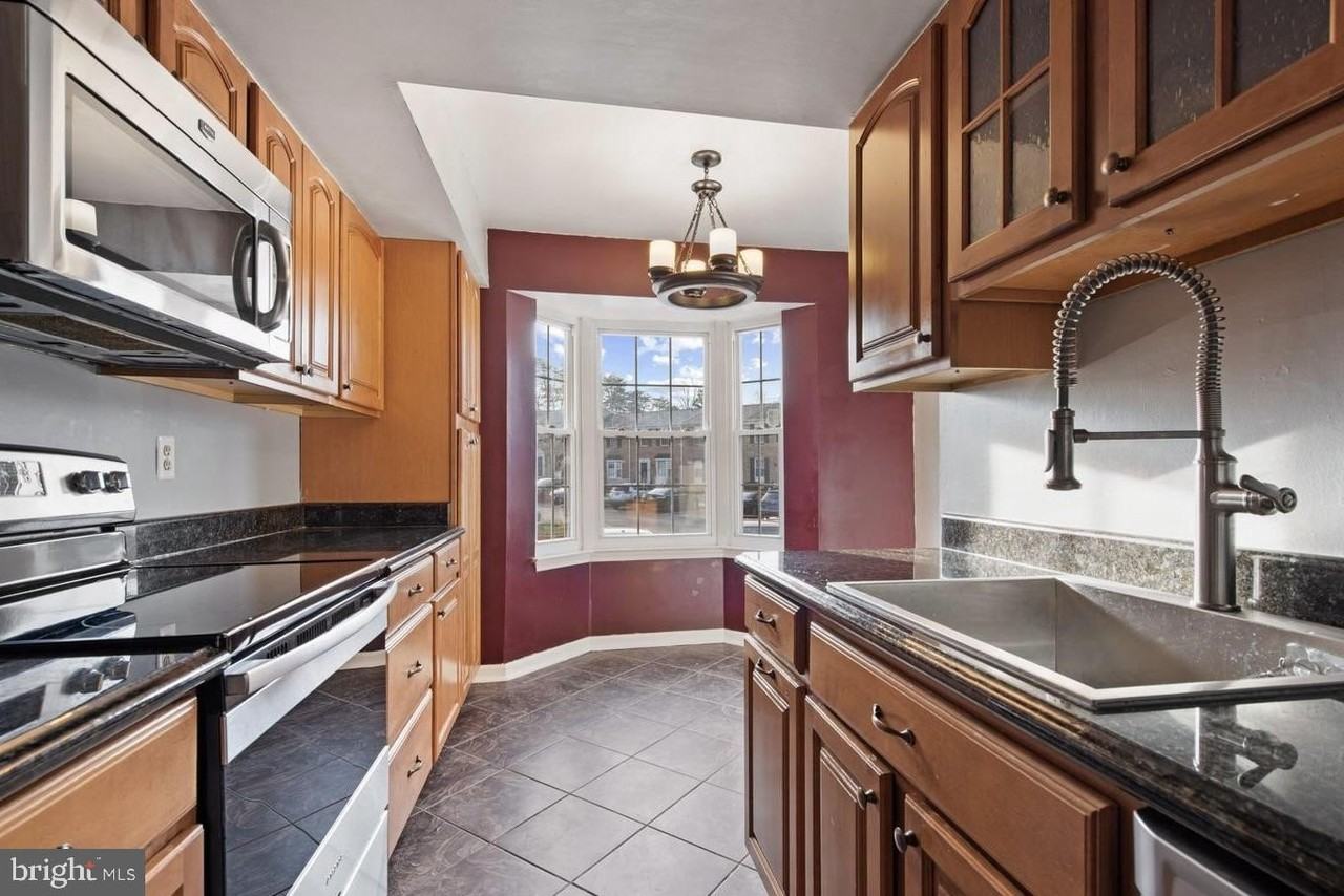 6234 Ducketts Ln Unit 25-2 - Photo 3 of 15