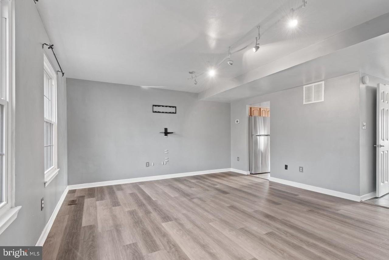 6234 Ducketts Ln Unit 25-2 - Photo 5 of 15