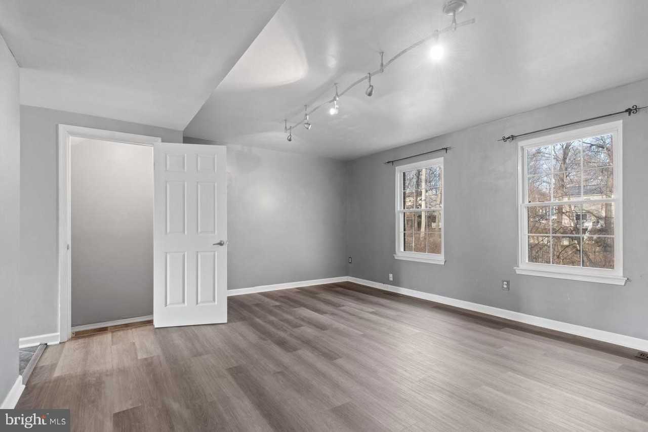 6234 Ducketts Ln Unit 25-2 - Photo 6 of 15