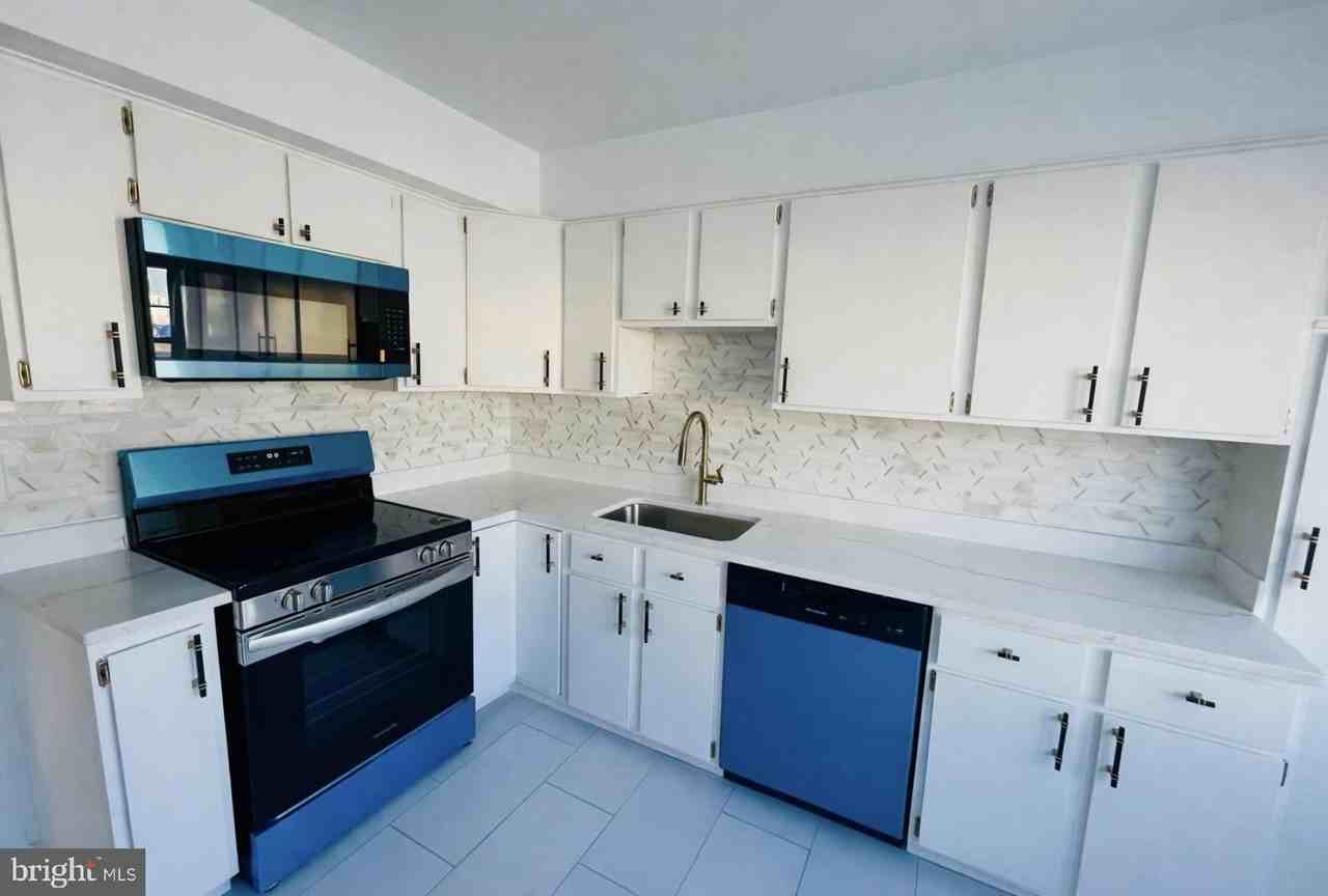 9610 Kanfer Ct - Photo 2 of 19