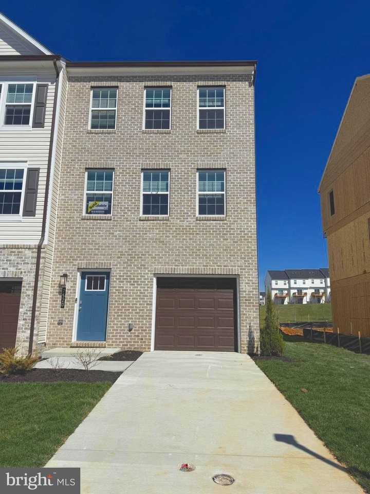 7520 Silver Thread Way - Photo 2 of 32