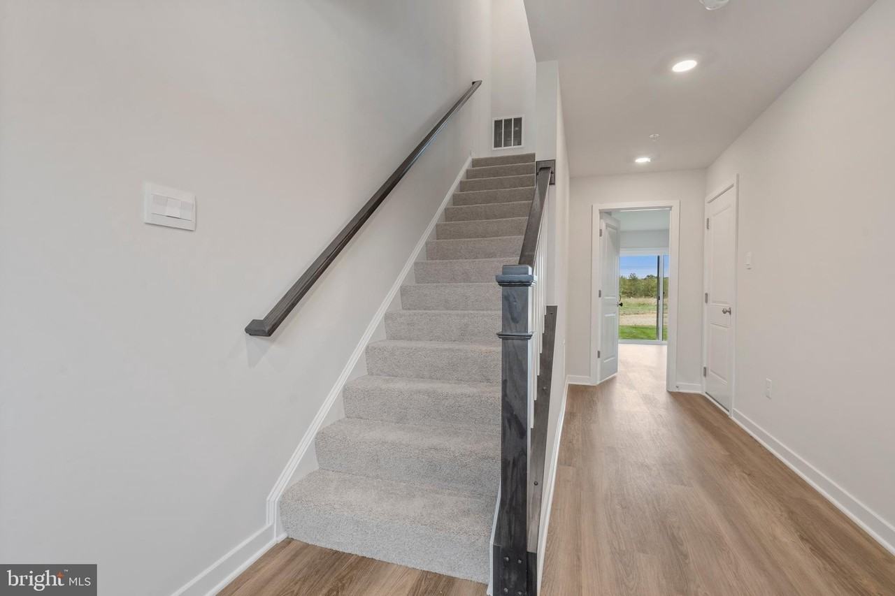 7520 Silver Thread Way - Photo 3 of 32