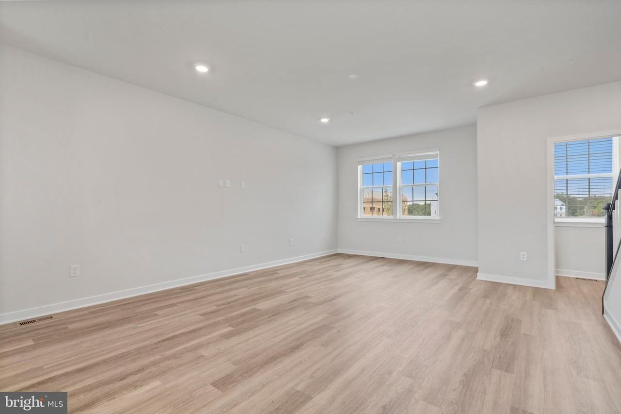 7520 Silver Thread Way - Photo 4 of 32