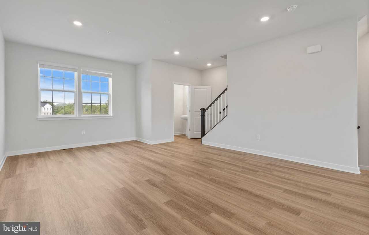 7520 Silver Thread Way - Photo 5 of 32