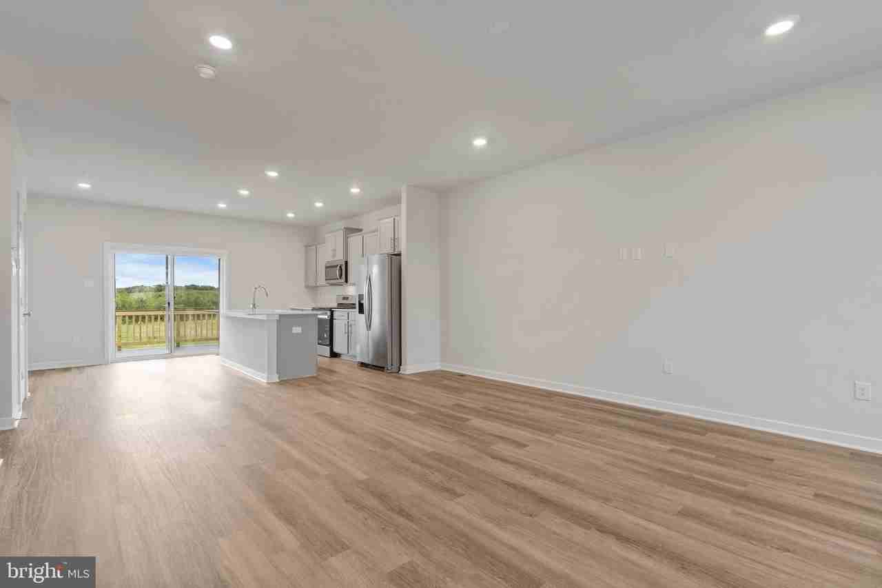 7520 Silver Thread Way - Photo 7 of 32