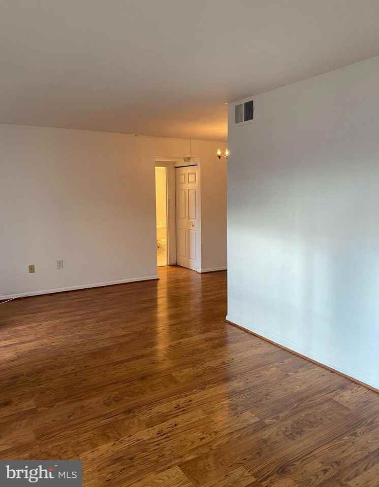 6998 Hanover Pkwy Unit 3 - Photo 4 of 14