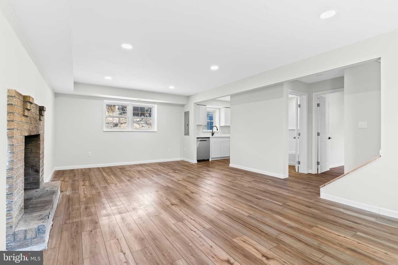 46520 Rosewood Dr - Photo 2 of 34