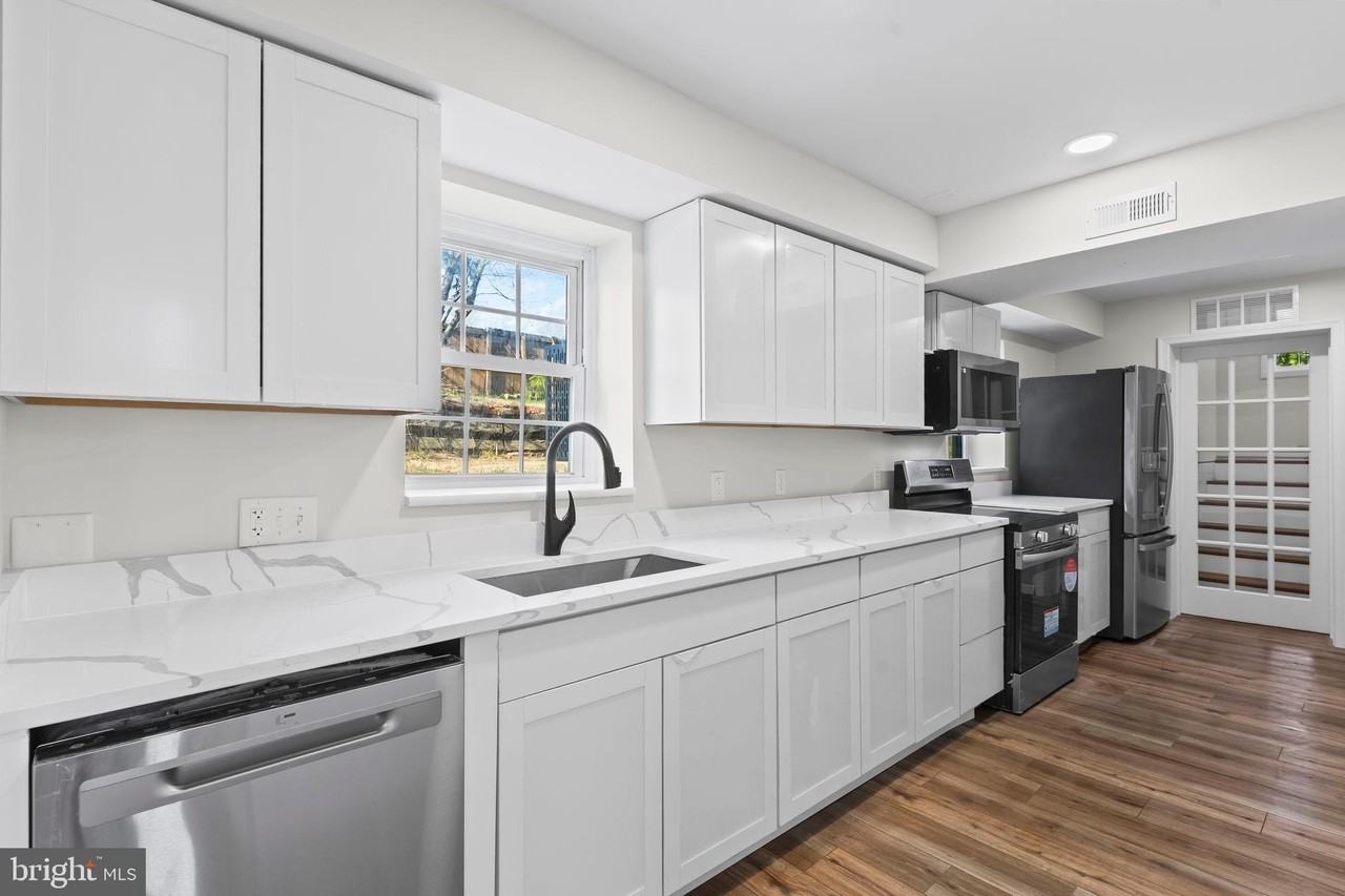 46520 Rosewood Dr - Photo 3 of 34