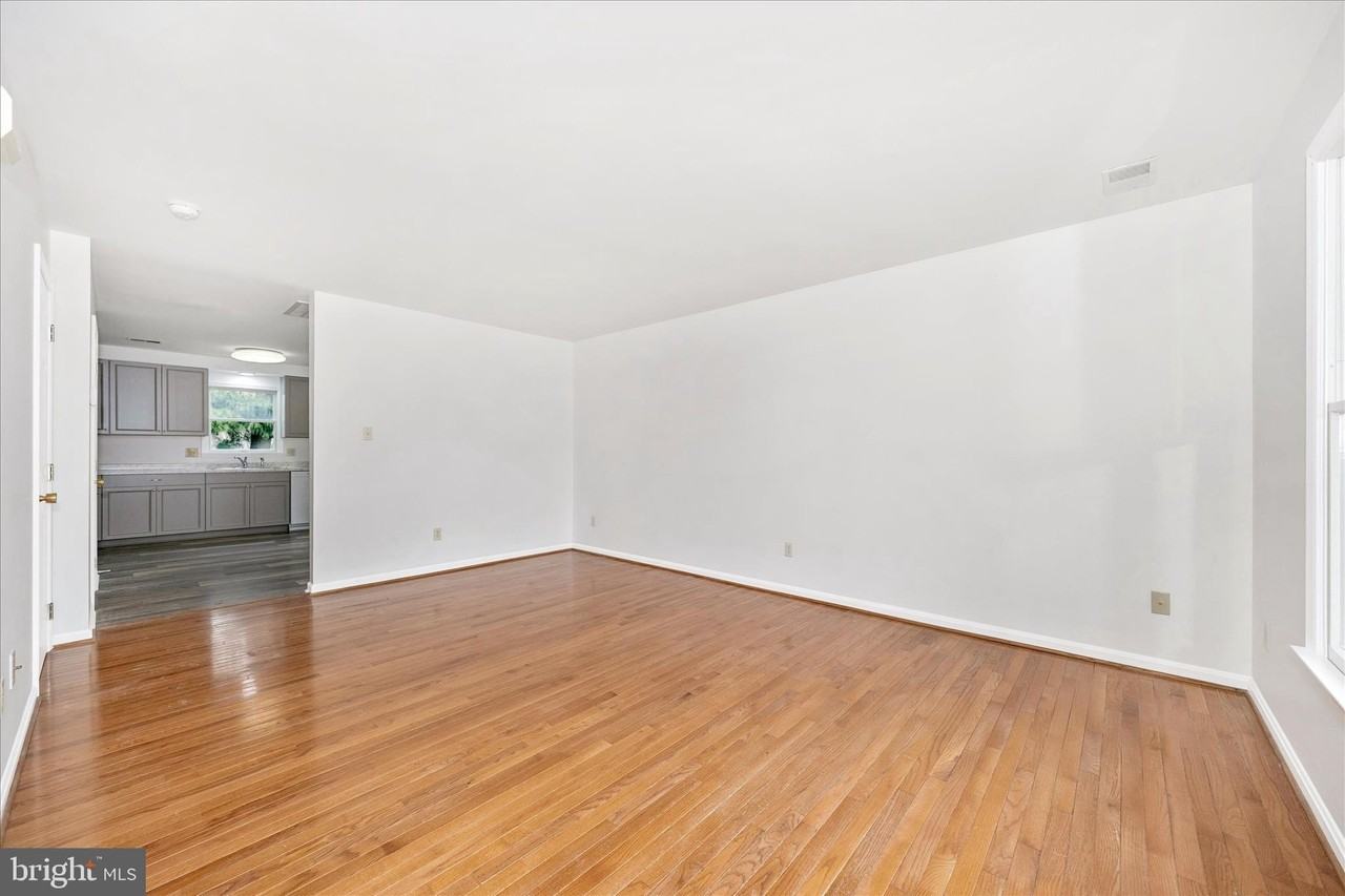 1552 Crest View Ave - Photo 3 of 32