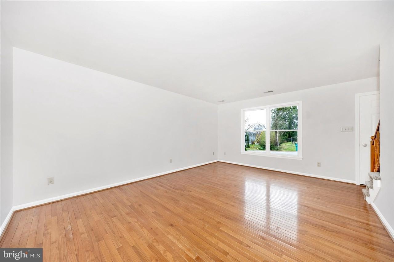 1552 Crest View Ave - Photo 4 of 32