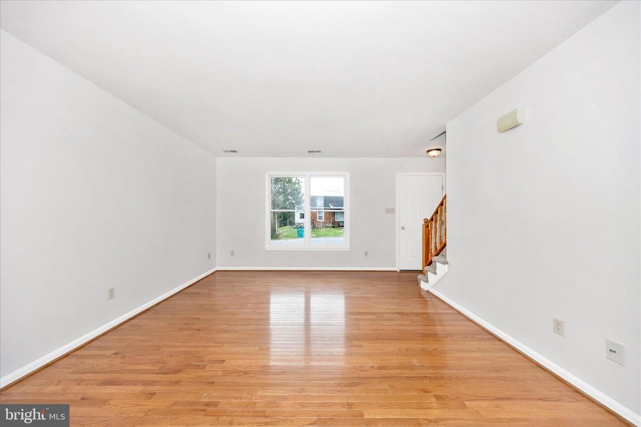 1552 Crest View Ave - Photo 5 of 32