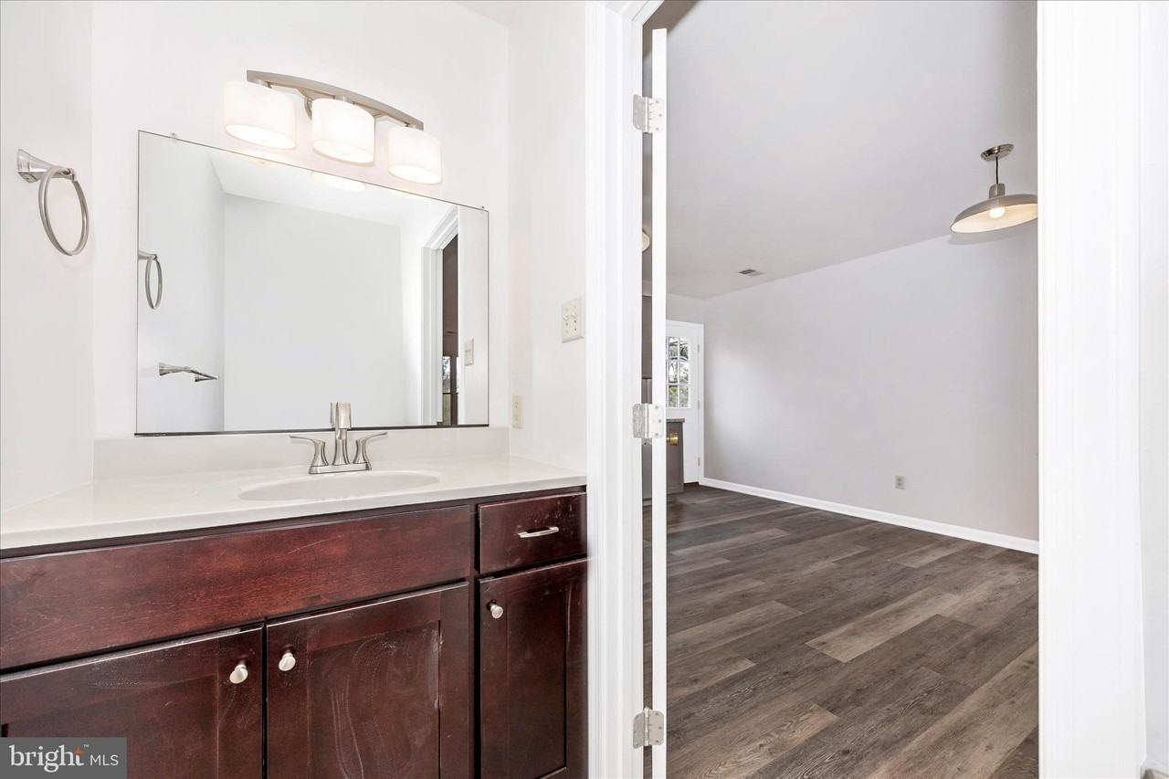 1552 Crest View Ave - Photo 7 of 32