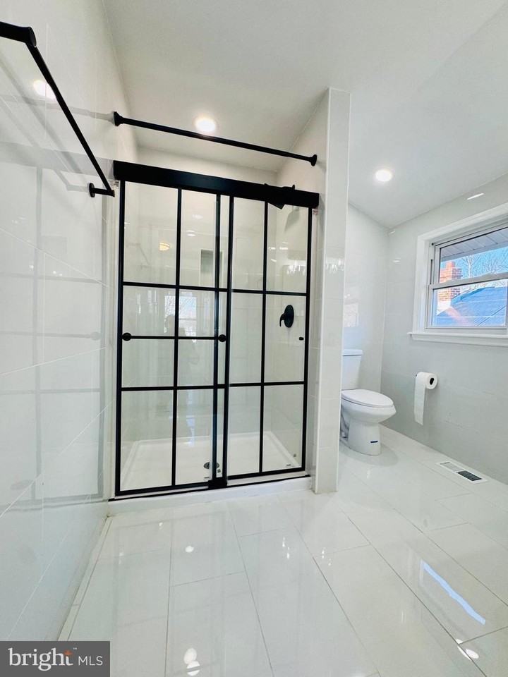 552 Merchant St - Photo 4 of 15