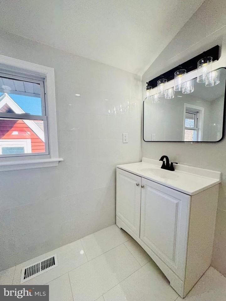 552 Merchant St - Photo 5 of 15